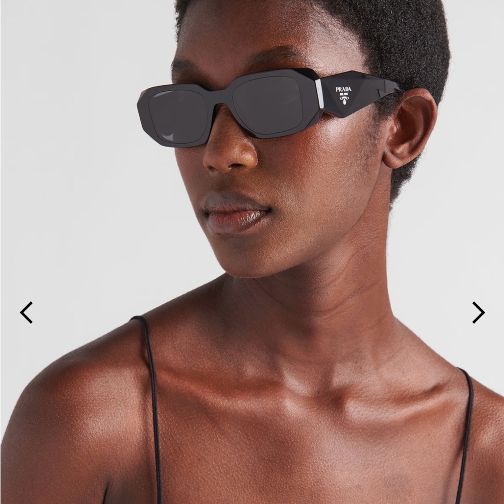 Prada Elegant Black Sunglasses - Picture 5 of 7